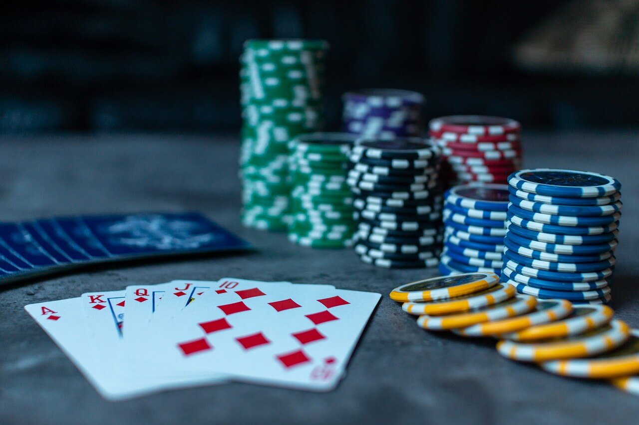 Jouer au poker gratuit : comment participer à des freerolls
